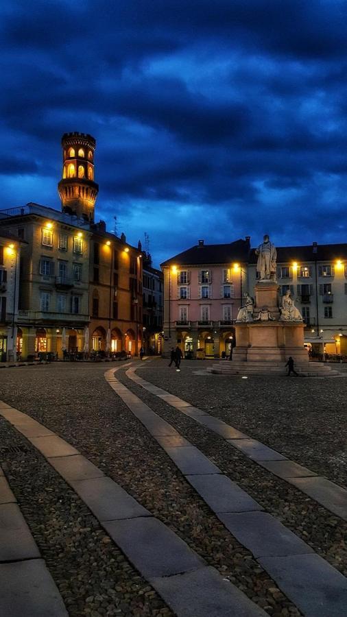 La Terrazza Vercelli Bed & Charme Bagian luar foto