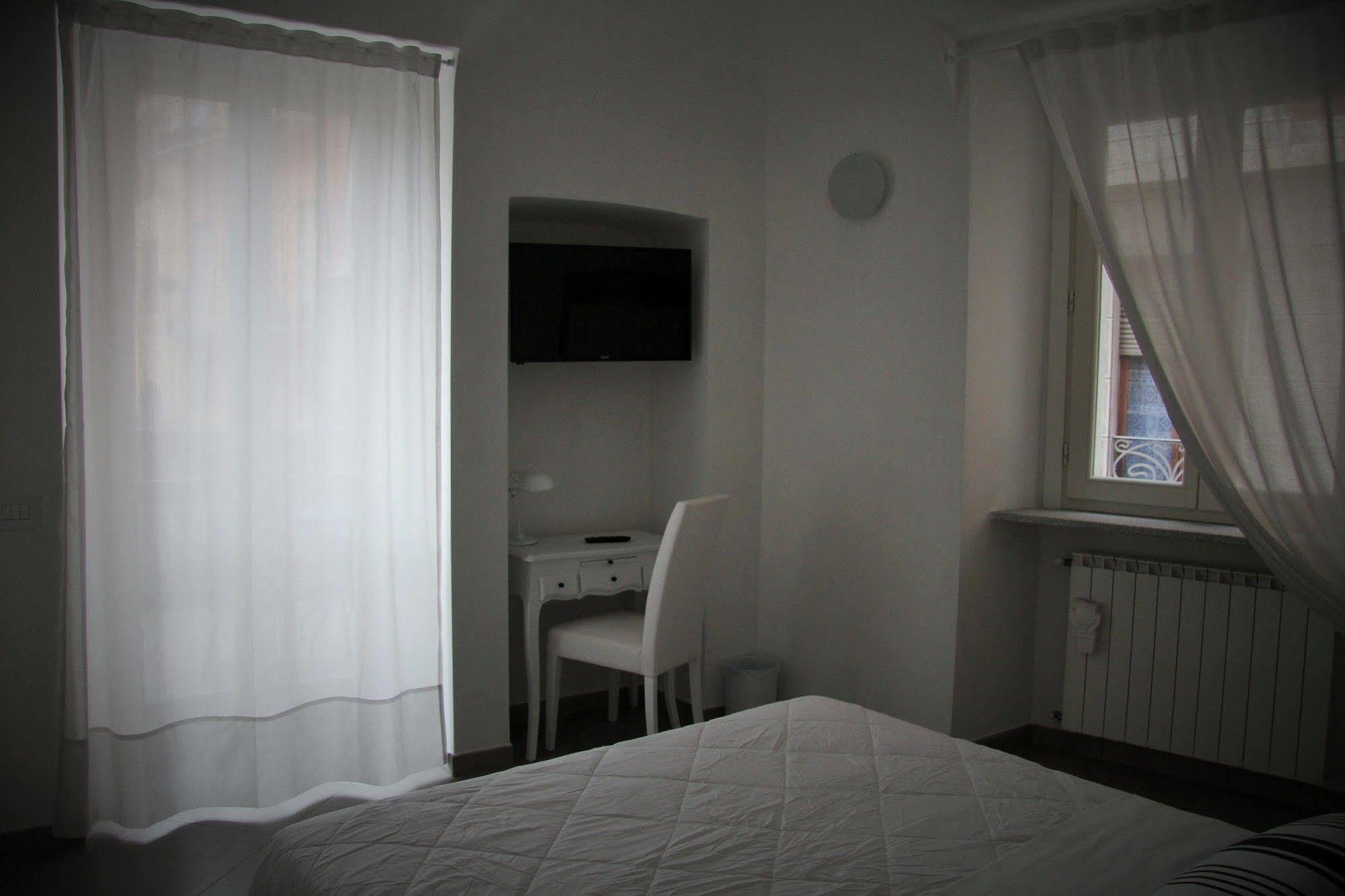 La Terrazza Vercelli Bed & Charme Bagian luar foto